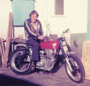 Rob tries Noel Shipp's Ex-Mick Andrews 350 AJS for size in Australia.