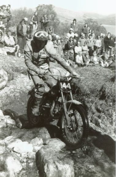 Rob Edwards on an unfamiliar bike, a 250 Ossa in the 1980 SSDT at Rhuba Rhuadh on Day 4. Photo copyright: Jim Young, Armadale.