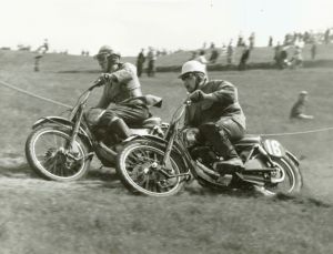 John gets a wheel ahead of George Shearer, both on MDS Greeves 250. Photo: Peggy Davies