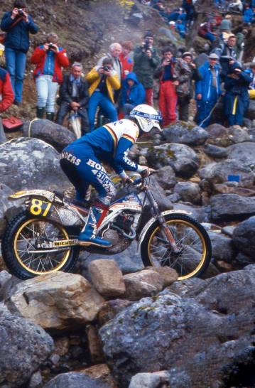 Steve Saunders (RTL270 Rothmans Honda HRC) on Lagnaha in the 1986 Scottish Six Days - © – Iain Lawrie, Kinlochleven.