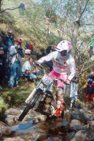 Leslie Winthrop (250 Yamaha) on Piper's Burn in the 1990 Scottish Six Days - © – Iain Lawrie, Kinlochleven.