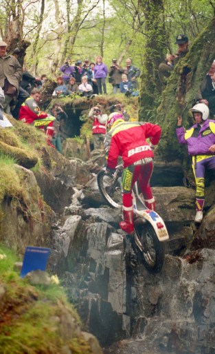 Steve Colley (250 Beta) on Piper's Burn in the 1993 Scottish Six Days - © – Iain Lawrie, Kinlochleven.