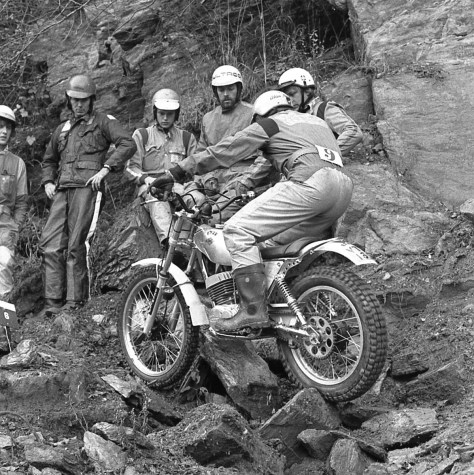 Alan Baker, Brian Higgins, Graham Baker, Martin Strang and Chris Watts watch Alan Dommett through a section