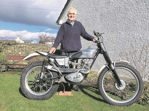 040 John Trials cub - red