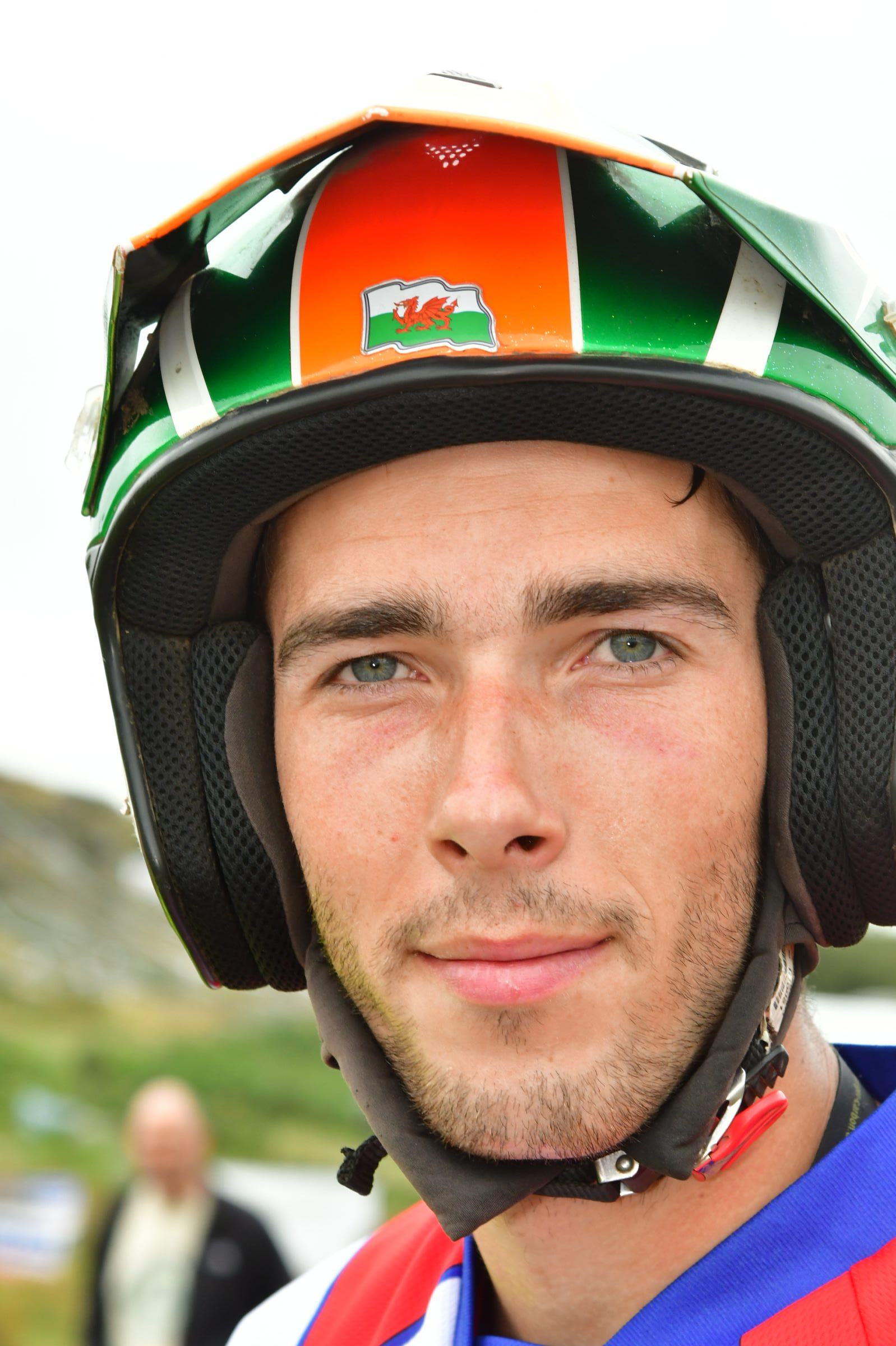 Welsh Wonder Iwan Roberts (4)