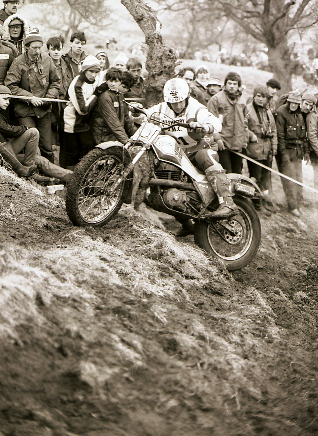 58spanish rider gabino renales at full stretch on the works cagiva british world round 1983